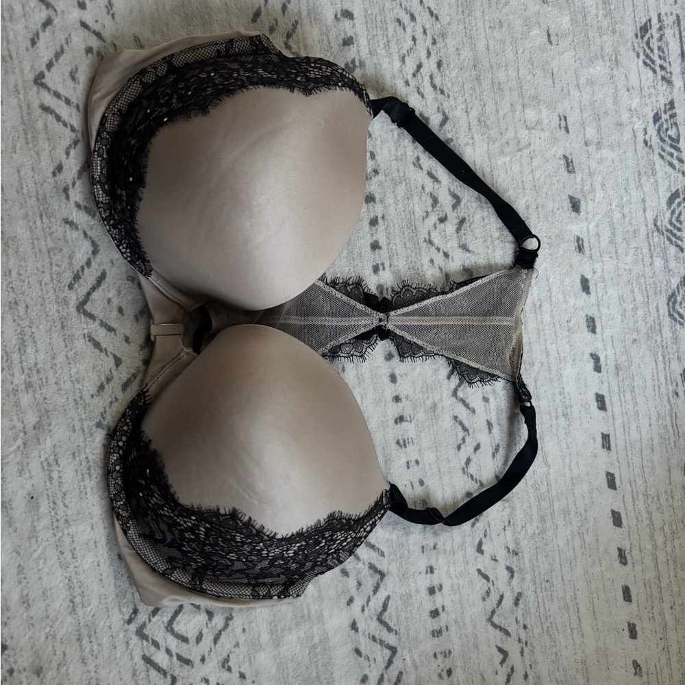 Elegant Lace Trimmed Victoria Secret Bra